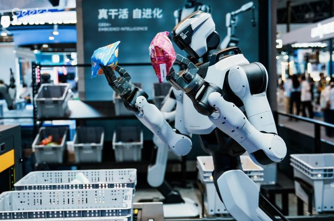 WAIC 2026探展｜具身智能：从“能运动	”到“能干活”	，产业化拐点已至
